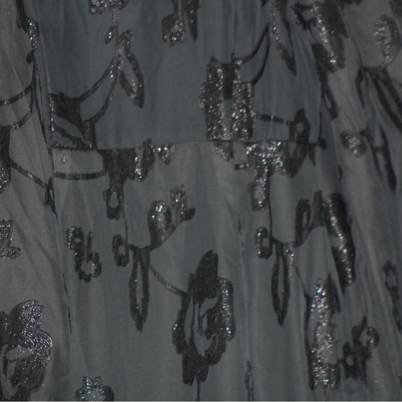 Elegant Black Floral Dress - Picture 2 of 2